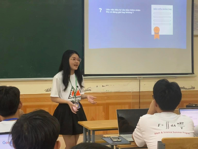 Thủ khoa trường Công nghệ: Học giả Erasmus Mundus thích múa bụng, đam mê toán và vận trù học - 6