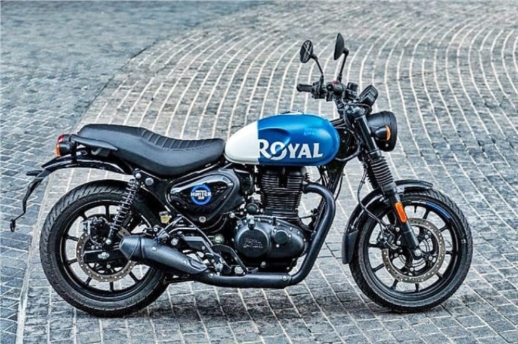 10. Royal Enfield Hunter 350 là dòng xe cỡ nhỏ, phong cách cổ điển, trang bị động cơ đạt công suất tối đa 20 mã lực và mô-men xoắn cực đại 19 pound-feet. Với những chỉ số như vậy, Hunter 350 rõ ràng là một cỗ máy rất thân thiện với dân tập chơi mô tô. Xe lại có thiết kế cổ điển, pha lẫn nét tươi mới và thẻ thao, giúp người chơi xe thêm hãnh diện.