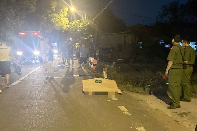 Từ vết máu trên miệng cống, phát hiện người đàn ông tử vong dưới kênh - 2