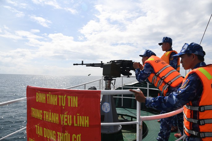 Bộ Tư lệnh Vùng Cảnh sát biển 2 diễn tập, bắn đạn thật trên biển - 3
