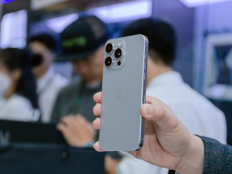 Nhiều iFan Việt bất ngờ "quay xe" khi mua iPhone 15 Pro Max - 1
