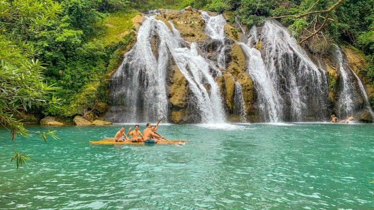 Thác nước tuyệt đẹp ở Quảng Trị hút khách tới &#39;chữa lành&#39;, ăn đặc sản lạ, ngon - 11