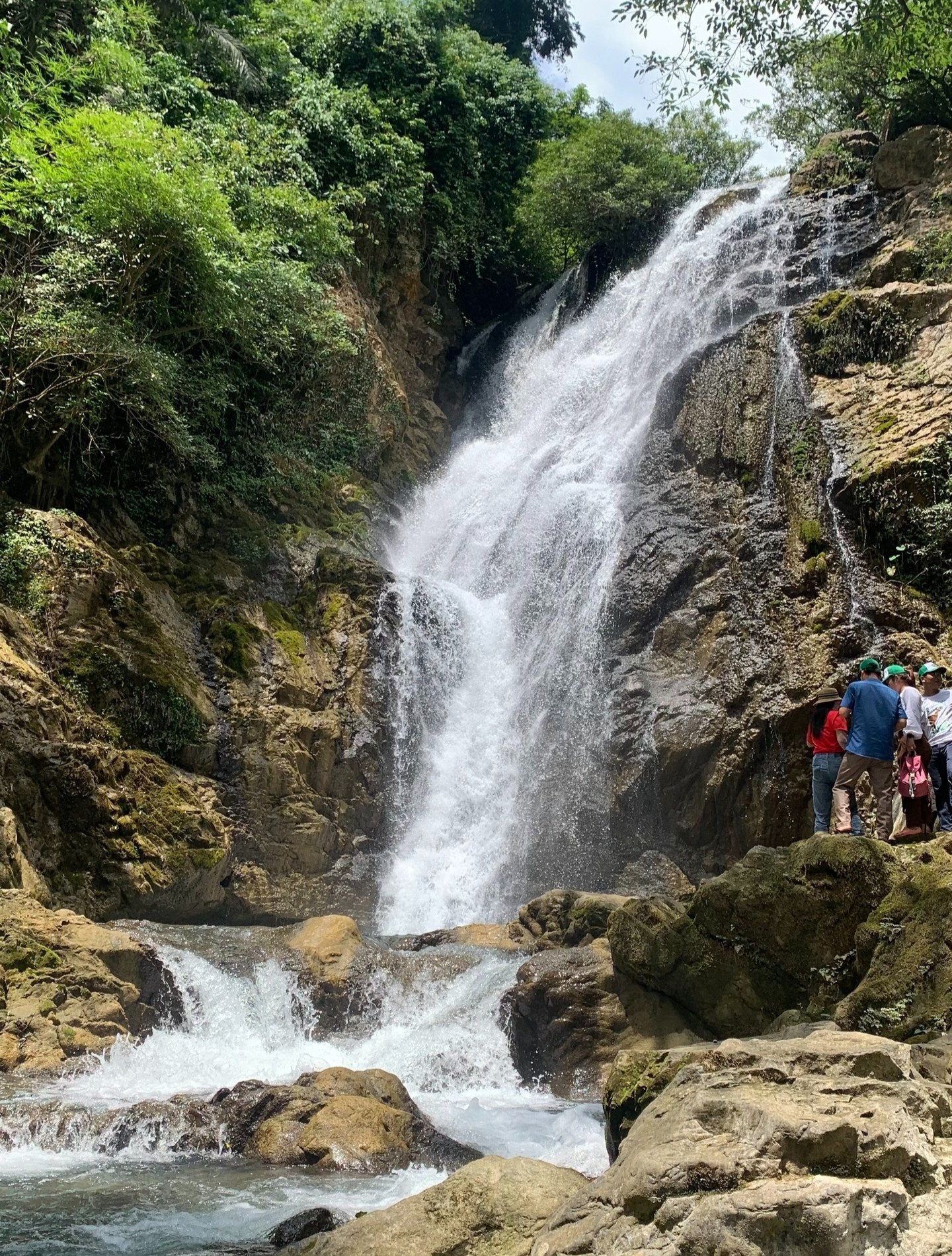 Thác nước tuyệt đẹp ở Quảng Trị hút khách tới &#39;chữa lành&#39;, ăn đặc sản lạ, ngon - 3