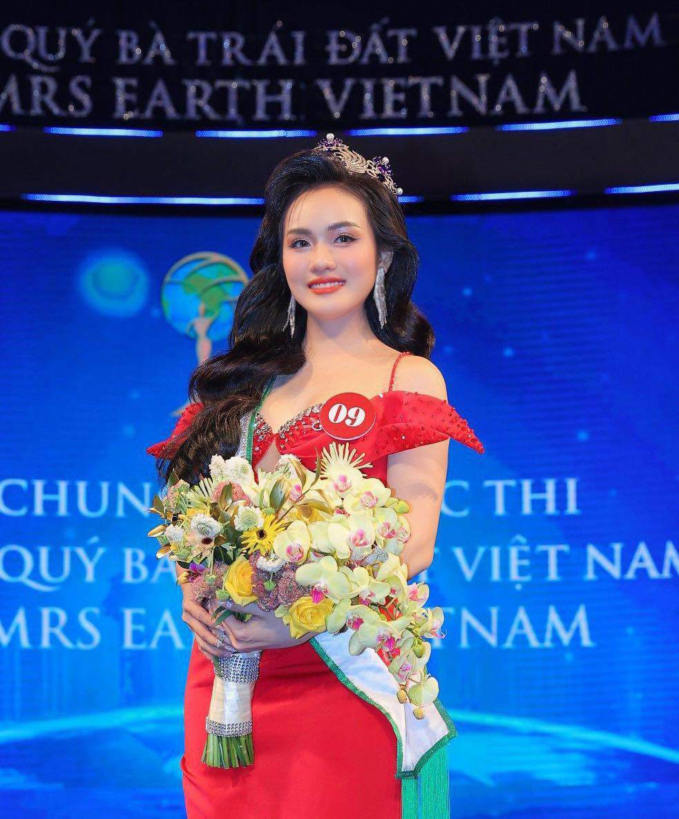 Cựu sinh viên Đại học Kinh tế quốc dân đăng quang Mrs Earth Vietnam 2024 - 3