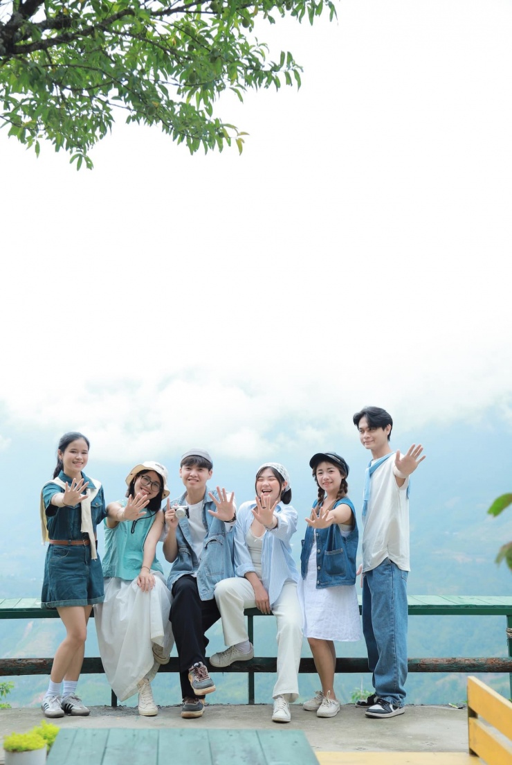 Để có được những tấm ảnh xinh, các bạn đã thống nhất lựa chọn trang phục phù hợp.