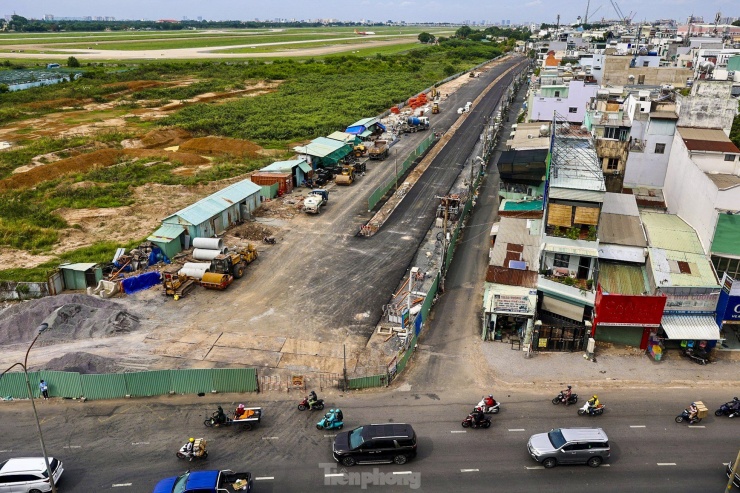 Theo Ban Quản lý dự án đầu tư xây dựng các công trình giao thông TP HCM (chủ đầu tư), toàn dự án đường nối Trần Quốc Hoàn - Cộng Hòa đã đạt hơn 50% khối lượng, dự kiến hoàn thành cuối năm 2024.