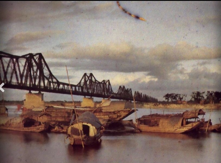 Cầu Long Biên. 