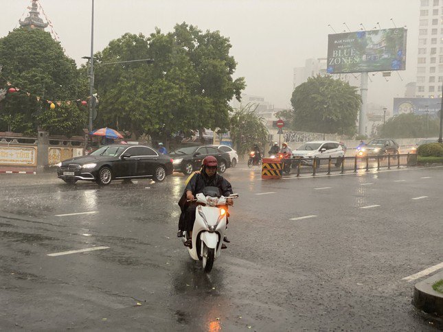 TPHCM và các tỉnh, thành khu vực Nam bộ đón mưa lớn diện rộng trong những ngày tới. (Ảnh minh họa: Hữu Huy)