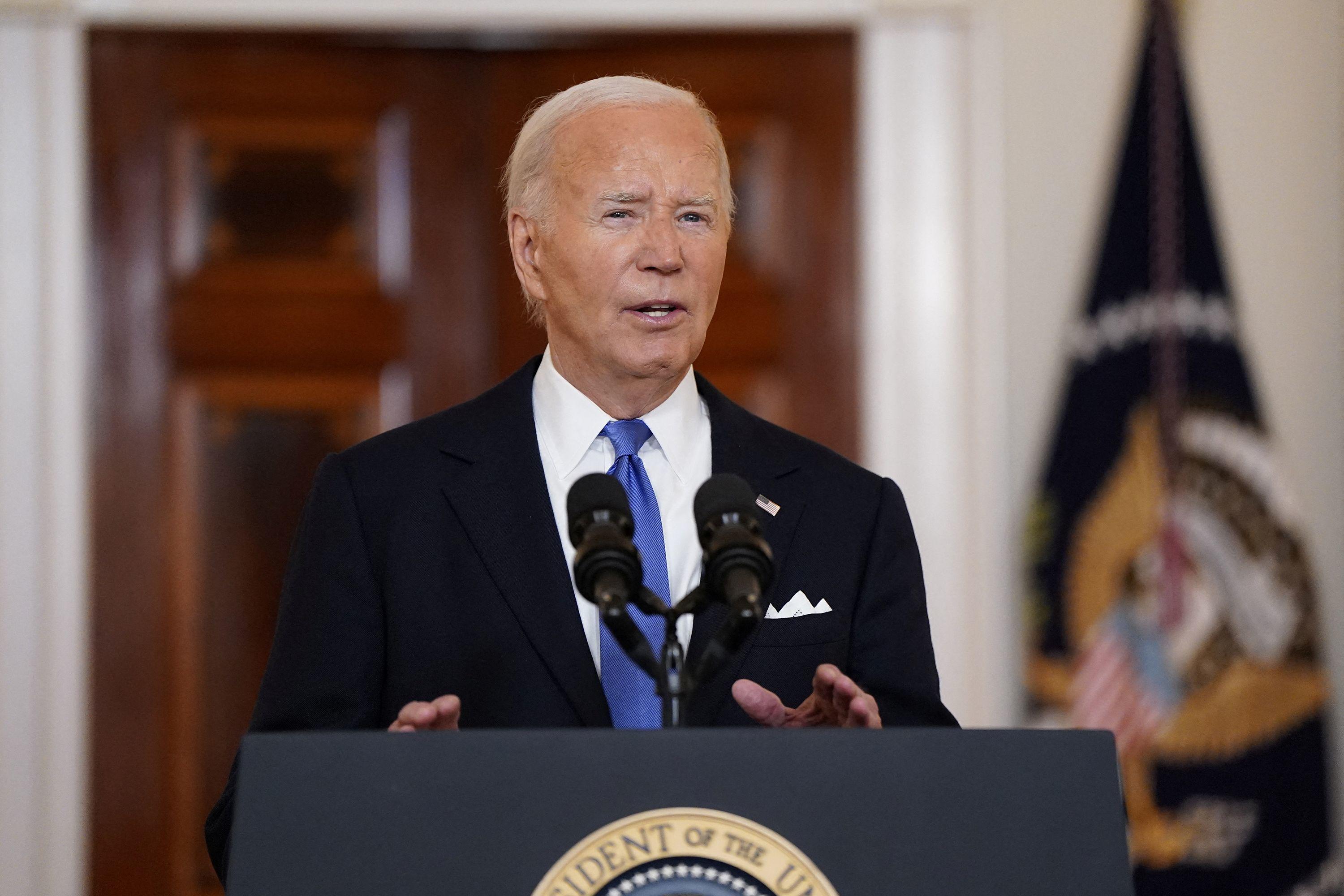 Tổng thống Mỹ Joe Biden bày tỏ quan ngại sâu sắc sau khi Tòa án Tối cao đưa ra phán quyết có lợi cho ông Trump.