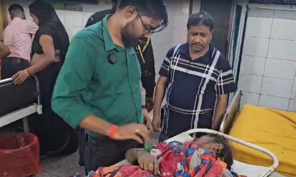 Những người bị thương được đưa tới bệnh viện (ảnh: Hindustan Times)