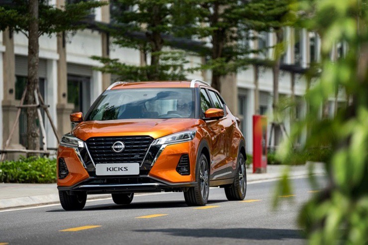 Hiện các đại lý đang áp dụng mức&nbsp;ưu đãi đến 220 triệu đồng dành cho Nissan Kicks bản V