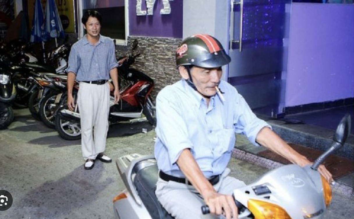 Thanh Tùng cho biết hiện tại ba mình đã về quê ở cùng với bà nội của anh.