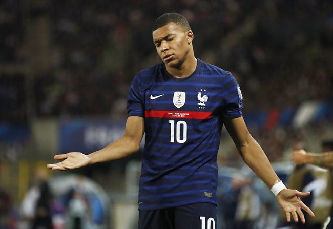 Năm 2019, sau chiến thắng tại World Cup 2018 của Pháp, Mbappe được thưởng bằng một hợp đồng mới với mức lương gần gấp đôi, nâng thu nhập hàng năm của Mbappe lên khoảng 32 triệu Euro.
