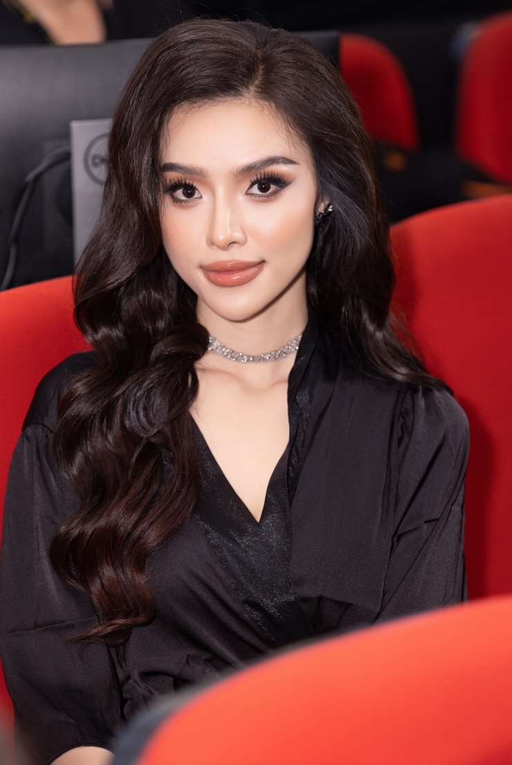 Lê Phan Hạnh Nguyên có kinh nghiệm thi sắc đẹp. Cô từng ghi danh Miss Universe Vietnam 2022, Hoa hậu Du lịch Việt Nam 2022. Người đẹp sinh năm 1997, quê Đồng Tháp, cao 1,74 m, số đo 86-63-97 cm.