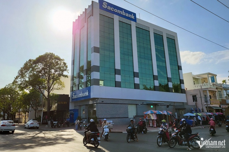Phòng giao dịch ngân hàng ở Cam Ranh (Khánh Hòa) - nơi khách tố cáo mất 46,9 tỷ đồng tiền gửi. Ảnh: Xuân Ngọc