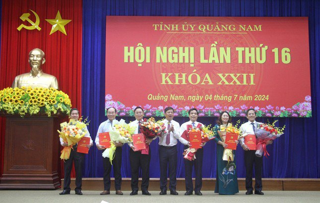 Tỉnh uỷ Quảng Nam tổ chức Hội nghị lần thứ 16, khoá XXII, công bố các quyết định về công tác nhân sự.