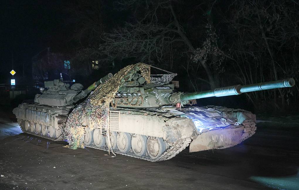 Binh sĩ Ukraine Maxim Likhachev lái xe tăng đào tẩu sang Nga vào cuối tháng 5/2024.