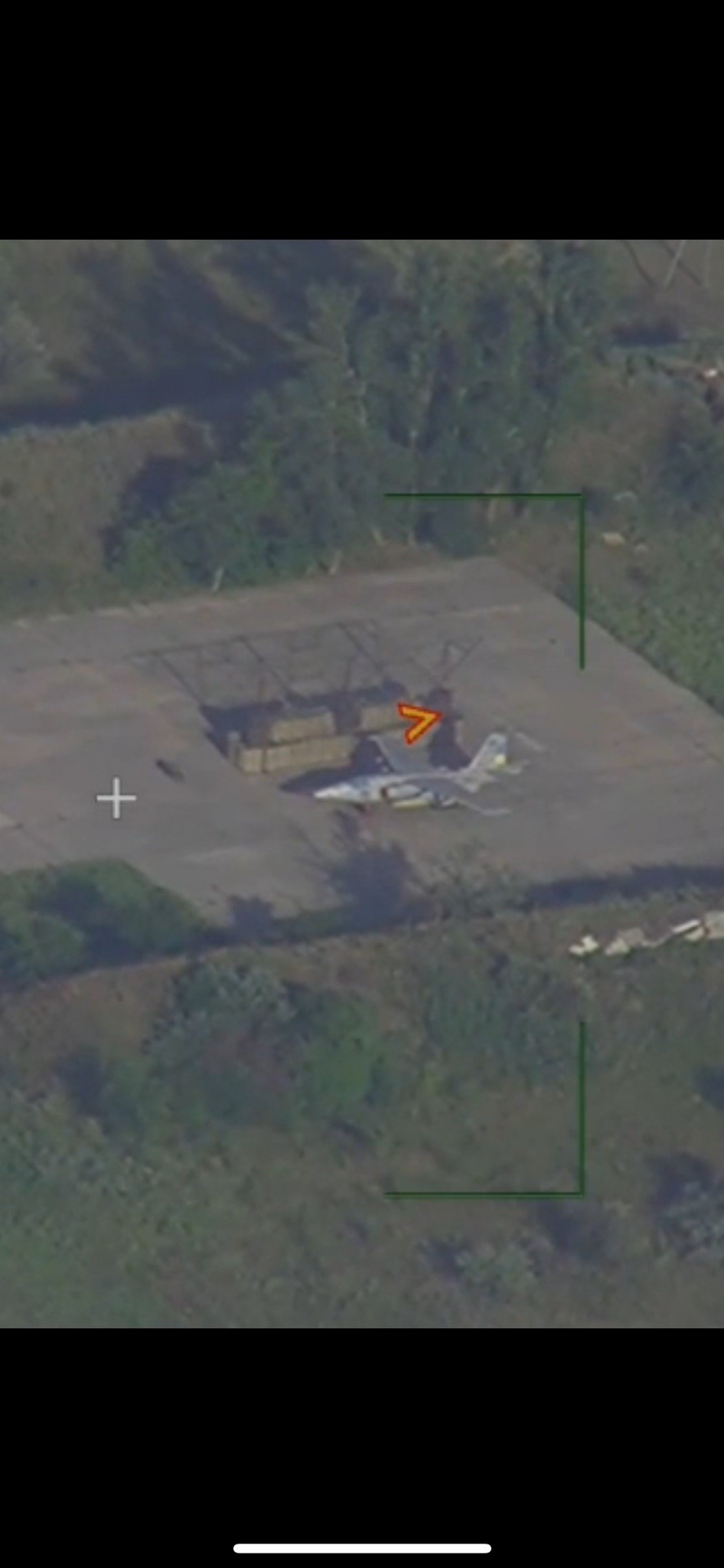 Chiến đấu cơ Ukraine lộ diện ở sân bay quân sự trước khi bị Nga tấn công hôm 3/7.