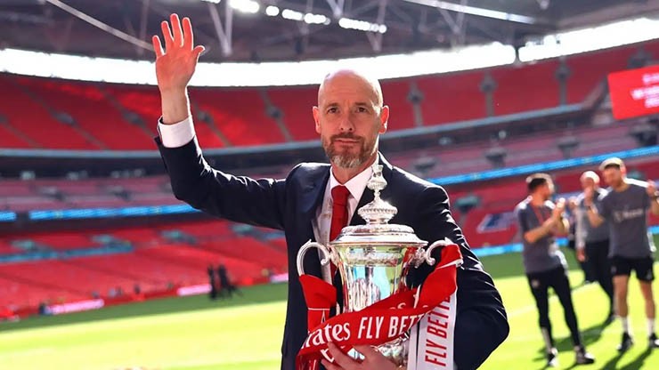 HLV Ten Hag giúp MU giành danh hiệu FA Cup