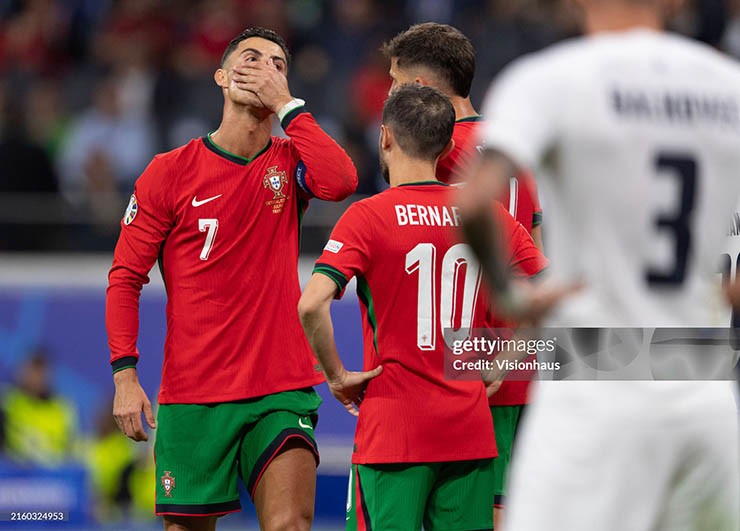 Lý do Ronaldo bật khóc nức nở, không tiếc quả penalty trượt ở EURO - 6