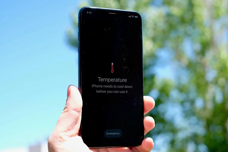 Lý do màn hình iPhone trông tệ hơn vào mùa hè?