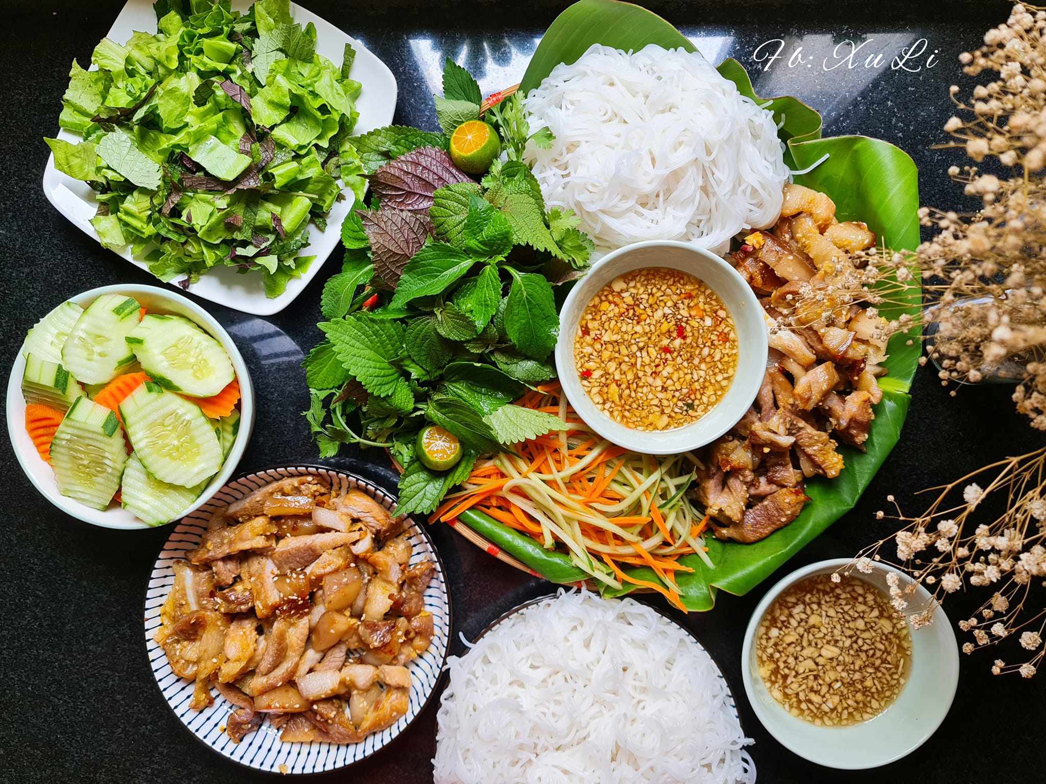 Thịt nọng nướng cuốn bánh tráng