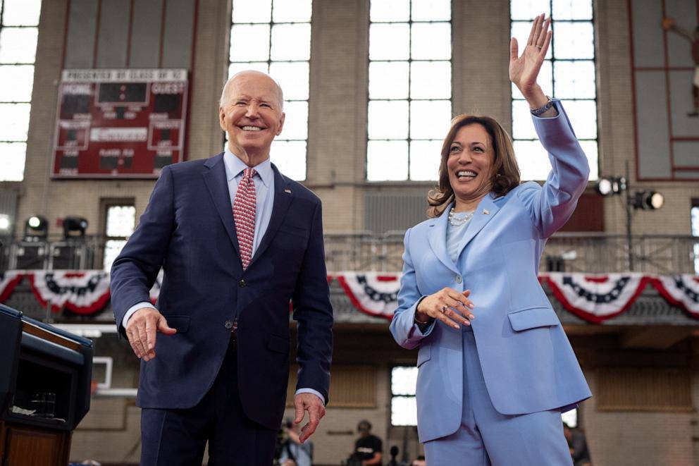 Phó Tổng thống Mỹ – bà Kamala Harris – được cho là ứng viên hàng đầu thay thế ông Biden (ảnh: CNN)