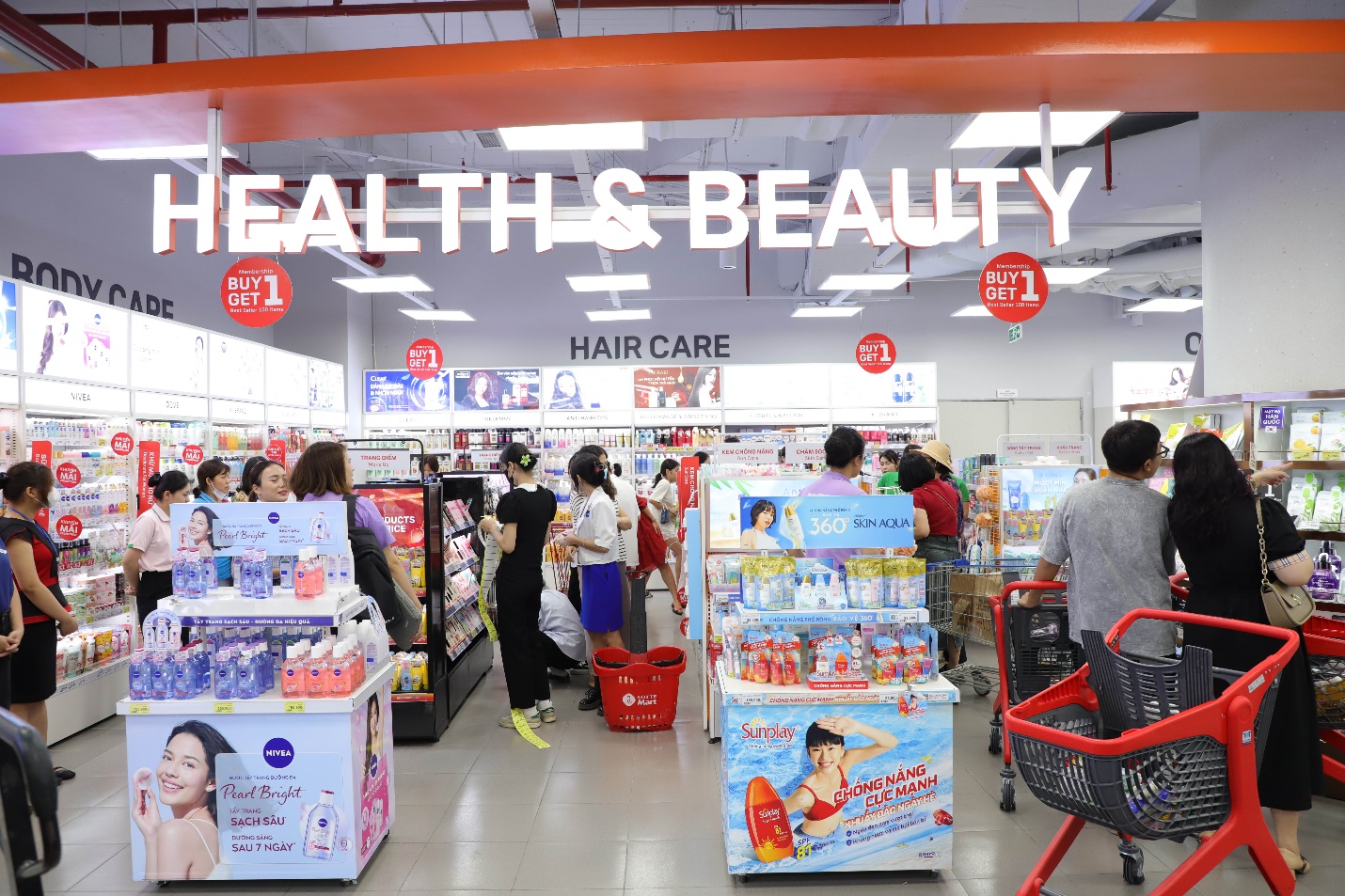 Quầy Health & Beauty tại LOTTE Mart Ba Đình mang đến đa dạng các thương hiệu mỹ phẩm và chăm sóc cơ thể đến từ Hàn Quốc