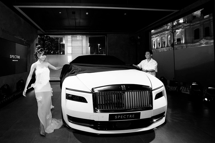 Doanh nhân Minh Nhựa tậu xe điện siêu sang Rolls-Royce Spectre đầu tiên - 3