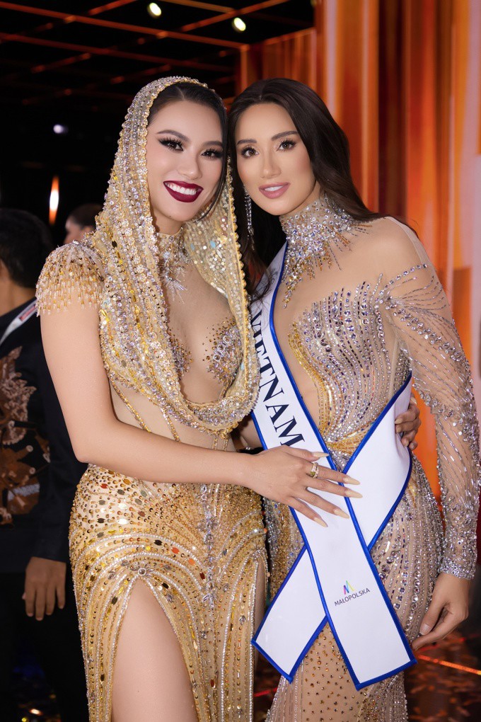 Giám khảo Kim Duyên (trái) bên Lydie Vũ sau chung kết Miss Supranational 2024. Ảnh: Loan Bé