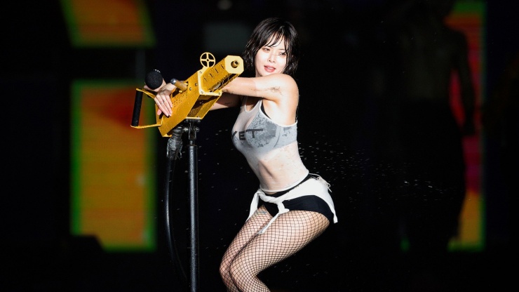 HyunA là gương mặt không thể thiếu
trong chuỗi concert của Waterbomb với thương hiệu “nữ hoàng gợi
cảm”. Nữ ca sĩ gây ấn tượng với nhiều tạo hình táo bạo, gây tranh
cãi không ít lần. Sáng 8/7, truyền thông Hàn cho biết cô và bạn
trai - ca sĩ Yong Junhyung - đã ấn định ngày cưới vào 11/10. Đám
cưới được tổ chức tại Seoul, địa điểm cụ thể chưa được tiết lộ.