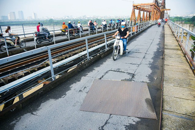 Khối lượng cầu trên địa bàn Hà Nội là khá lớn, mức độ xuống cấp và sự cần thiết đầu tư các cầu là khác nhau, nguồn lực dành cho hệ thống cầu yếu còn hạn chế.