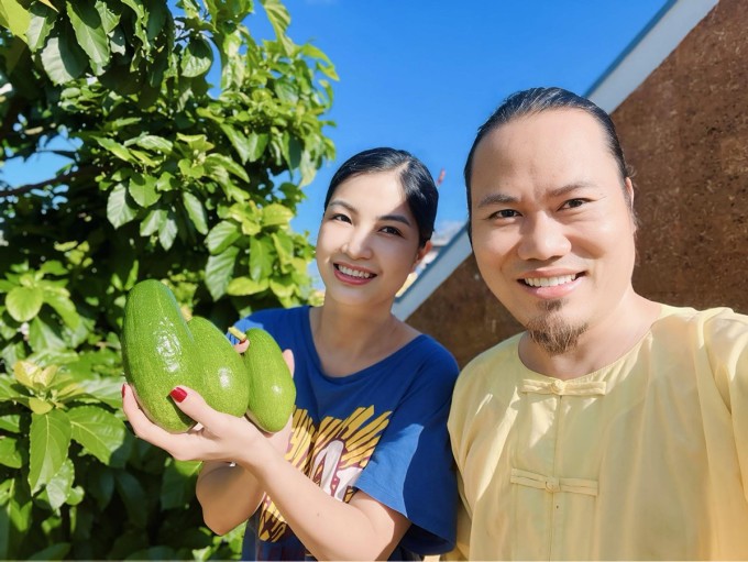 Nam diễn viên nổi tiếng khá giả với nhà phố ở Hà Nội và biệt phủ rộng hàng nghìn mét vuông ở ngoại thành.