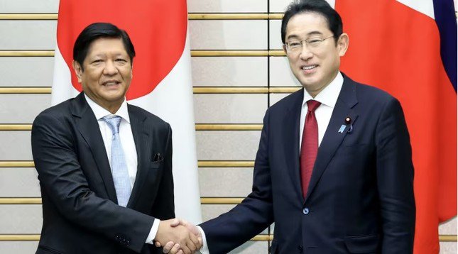 Thủ tướng Nhật Bản Fumio Kishida và Tổng thống Philippines Ferdinand Marcos Jr trong cuộc gặp năm 2023. (Ảnh: Nikkei)