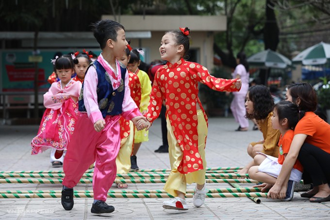 Các em nhỏ tại Trường mầm non Việt - Triều tại Hà Nội. Ảnh: Ngọc Thành