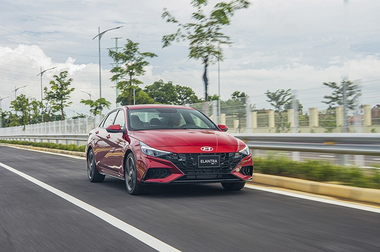 Giá xe Hyundai Elantra mới nhất tháng 7/2024 - 1