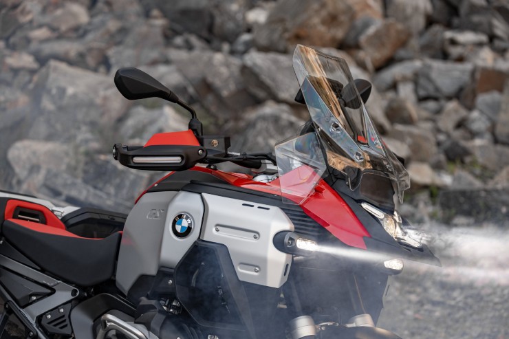 Ra mắt “xích thố” 2025 BMW Motorrad R 1300 GS Adventure