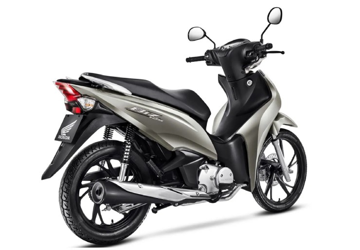 2024 Honda Biz 125 có&nbsp;hệ thống khởi động đề điện, phun xăng điện tử PGM-FI, giúp xe tiết kiệm xăng tốt, với mức tiêu thụ nhiên liệu&nbsp;trung bình là 50 km/lít.
