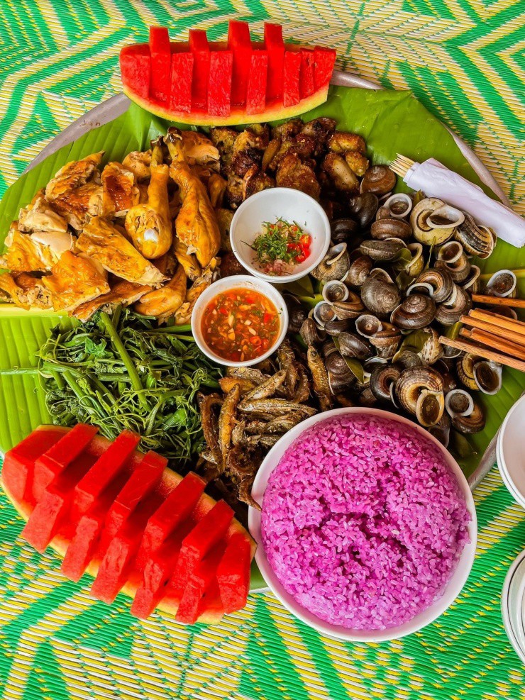 Thác nước 5 tầng cách Hà Nội 90km hút khách tới giải nhiệt, ăn đặc sản nức tiếng