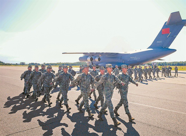 Quân đội Trung Quốc đến căn cứ không quân ở Belarus để tham gia cuộc tập trận chung "Eagle Assault - 2024" - Ảnh: CHINA MILITARY