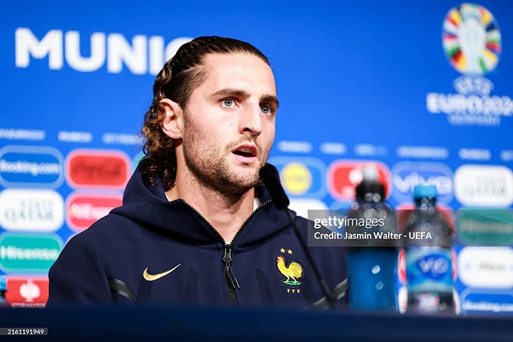 Rabiot tỏ vẻ gay gắt trong buổi họp báo