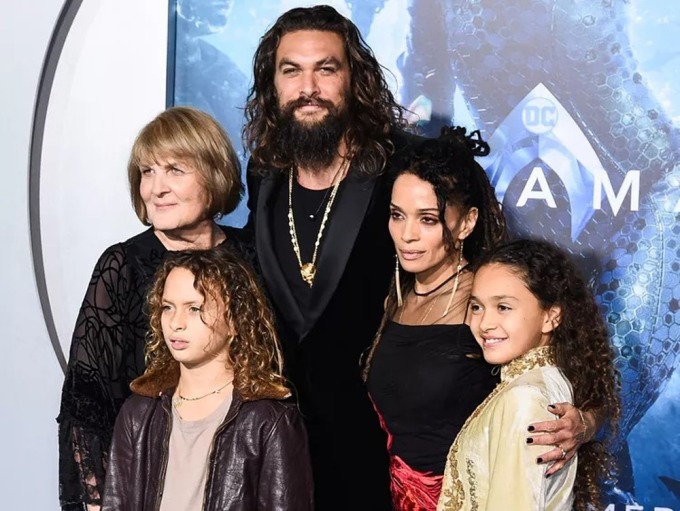 Vợ con và mẹ của Jason Momoa ủng hộ tài tử tại buổi ra mắt "Aquaman" năm 2018. Ảnh: Film Magic