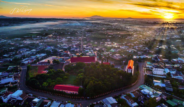 Khung cảnh tuyệt đẹp ở làng Tân Hà - Ảnh: Nguyễn Phi Dzũng