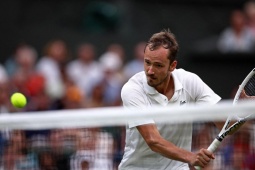 Video tennis Medvedev - Sinner: Kịch chiến 5 set, vé bán kết về tay (Wimbledon)