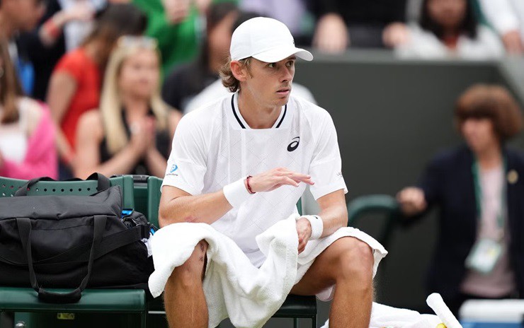 De Minaur&nbsp;rút lui&nbsp;ngay trước trận tứ kết Wimbledon với Djokovic