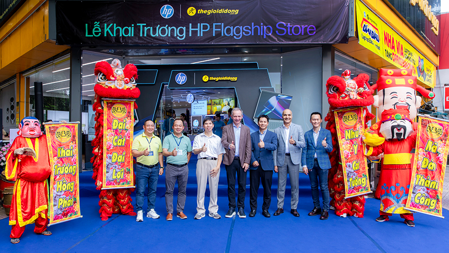 Buổi lễ Khai trương HP Flagship Store đầu tiên tại TGDD với sự tham gia đặc biệt của ông Enrique Lores Chủ tịch và Giám đốc điều hành Tập đoàn HP cùng ông Nguyễn Đức Tài – Chủ tịch HĐQT TGDD.