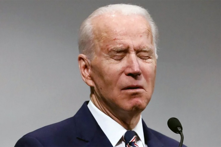 Tổng thống Mỹ Joe Biden đang đối mặt với nhiều áp lực sau cuộc tranh luận trực tiếp với đối thủ Trump ngày 27/6. Ảnh: solakuti.com