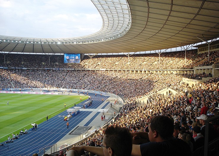 Vào tháng 4 năm 2005, Liên đoàn bóng đá châu Âu (UEFA) đã chính thức đưa Sân vận động Olympiastadion vào danh sách “Sân vận động năm sao” – thứ hạng cao nhất có thể có đối với tất cả các sân vận động ở châu Âu.&nbsp;
