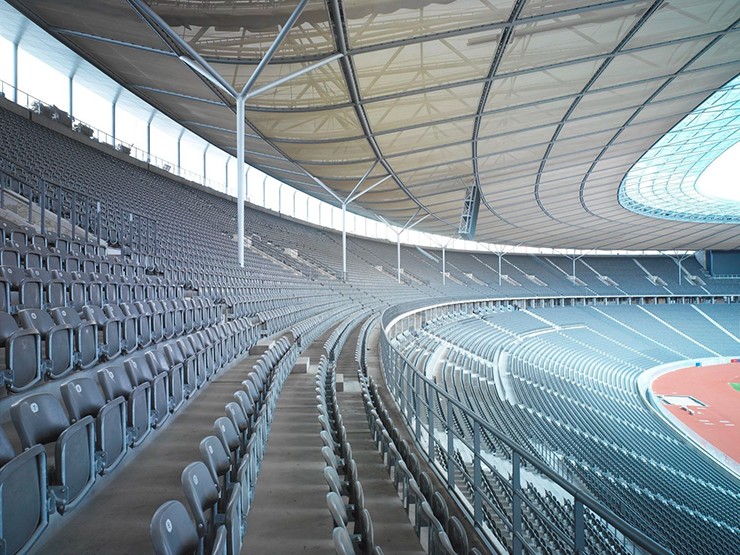 Hình ảnh bên trên khán đài ở sân&nbsp;Olympiastadion.
