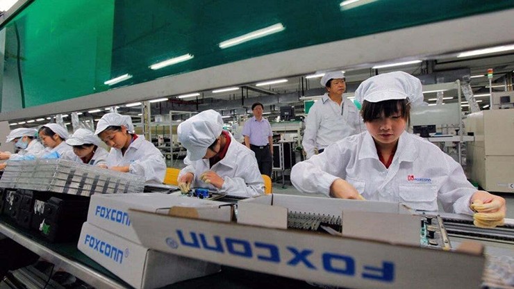 Foxconn thường trả lương hậu hĩnh để tuyển công nhân lắp ráp iPhone mới mỗi năm.